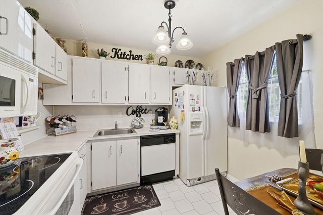 3130 Holiday Springs Boulevard 103, Margate, FL 33063