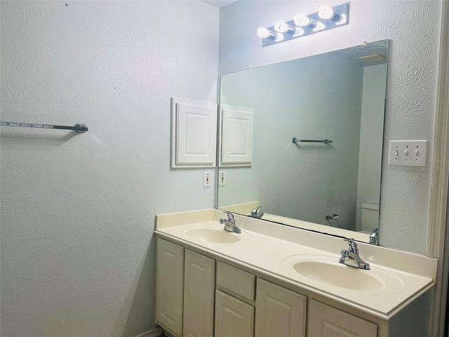 5914 Dream Court, Houston, TX 77085