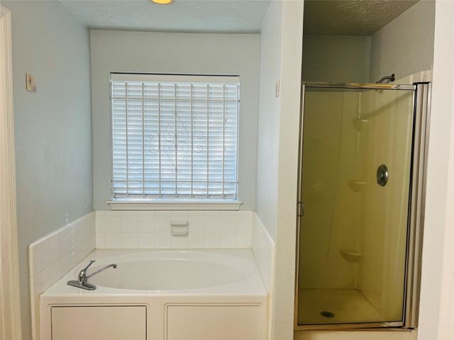 5914 Dream Court, Houston, TX 77085