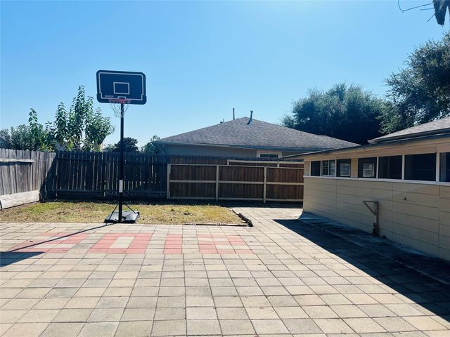 5914 Dream Court, Houston, TX 77085