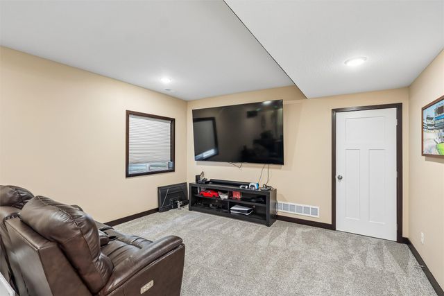 3435 E Herold Avenue, Des Moines, IA 50320