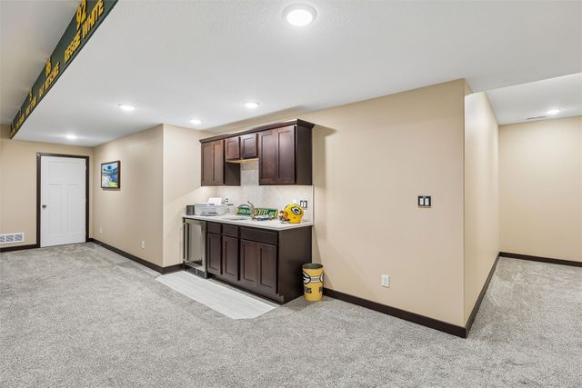 3435 E Herold Avenue, Des Moines, IA 50320