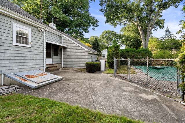 140 Wilson St, Brockton, MA 02301