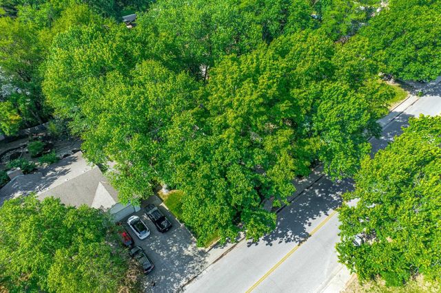 1112 E James St, Derby, KS 67037