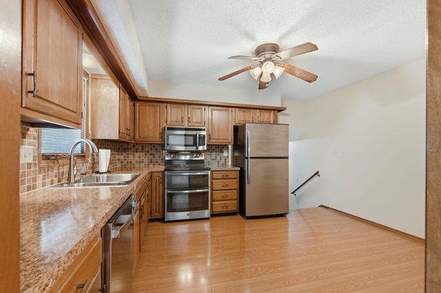 1112 E James St, Derby, KS 67037