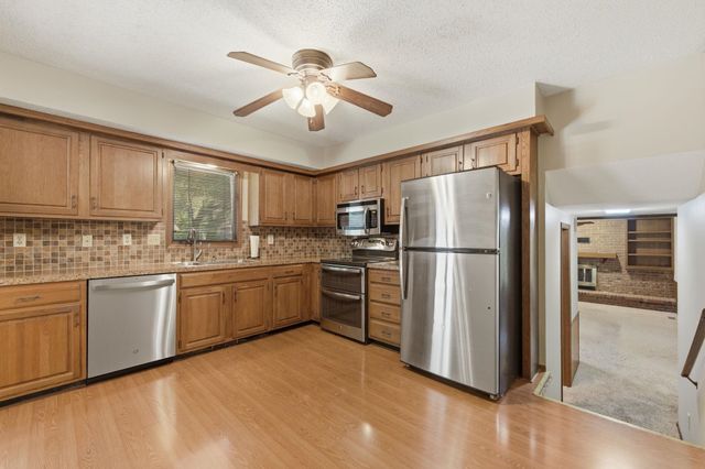 1112 E James St, Derby, KS 67037