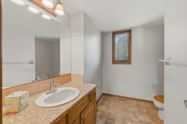 1112 E James St, Derby, KS 67037