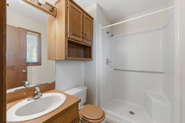 1112 E James St, Derby, KS 67037