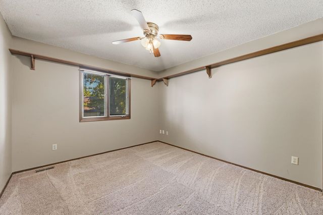 1112 E James St, Derby, KS 67037