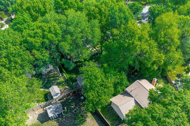 1112 E James St, Derby, KS 67037