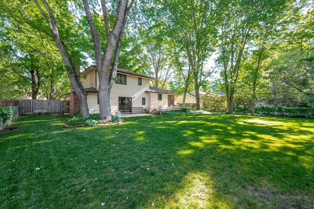 1112 E James St, Derby, KS 67037