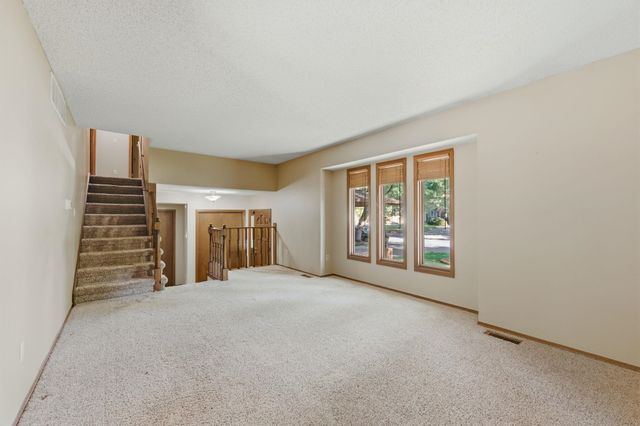 1112 E James St, Derby, KS 67037