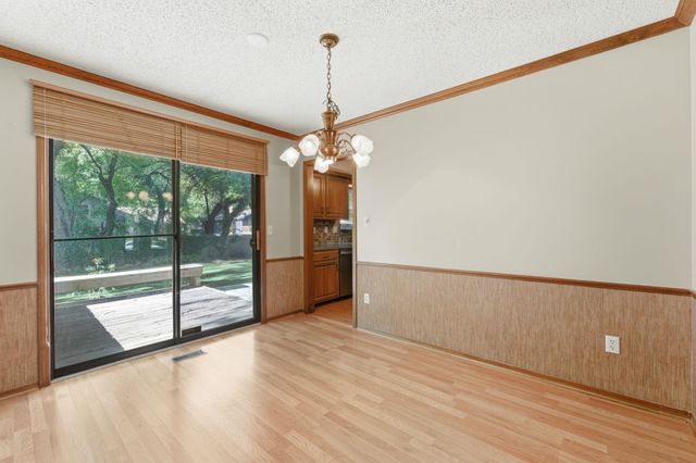 1112 E James St, Derby, KS 67037