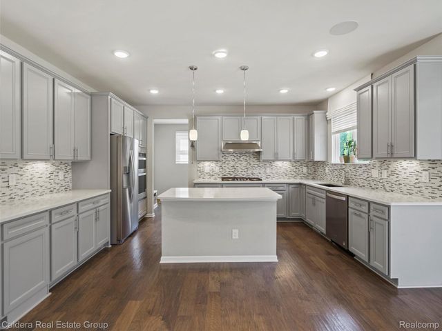 4132 Walcott Drive, Lake Orion Village, MI 48359