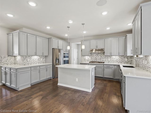 4132 Walcott Drive, Lake Orion Village, MI 48359