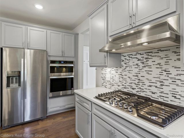 4132 Walcott Drive, Lake Orion Village, MI 48359