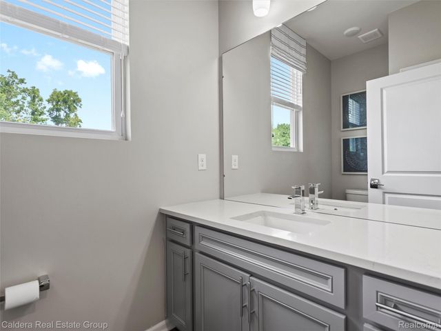 4132 Walcott Drive, Lake Orion Village, MI 48359