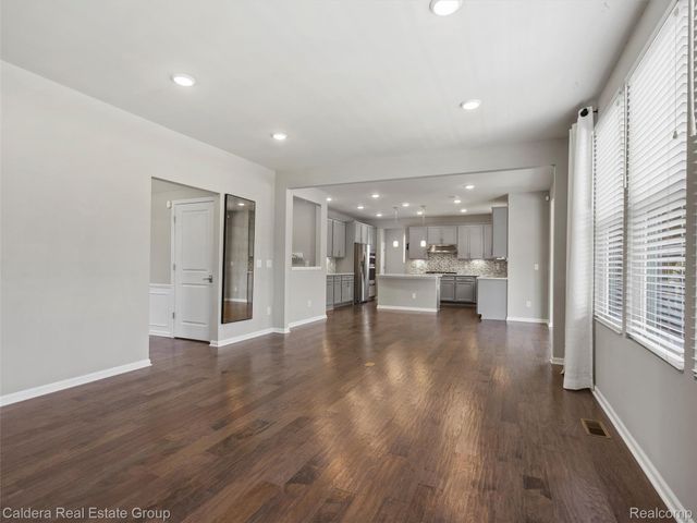 4132 Walcott Drive, Lake Orion Village, MI 48359