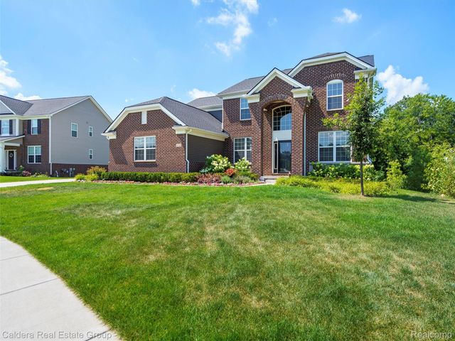 4132 Walcott Drive, Lake Orion Village, MI 48359