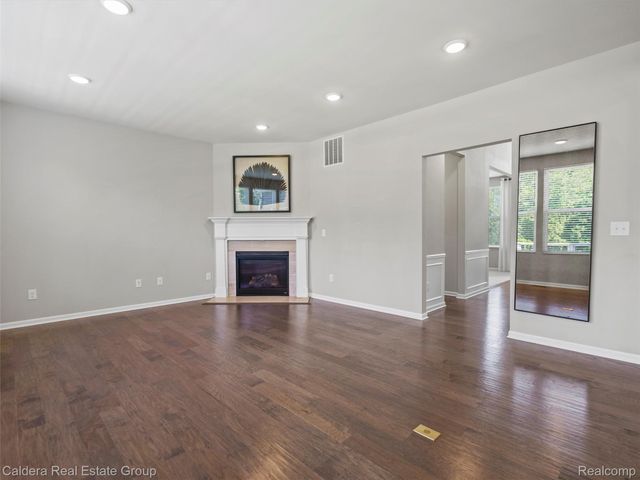 4132 Walcott Drive, Lake Orion Village, MI 48359