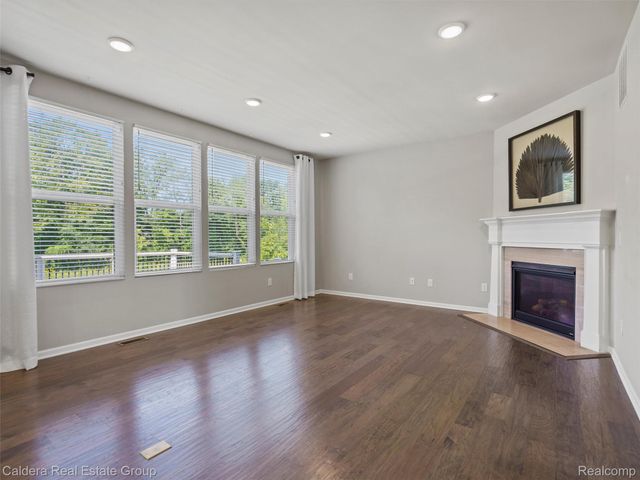 4132 Walcott Drive, Lake Orion Village, MI 48359