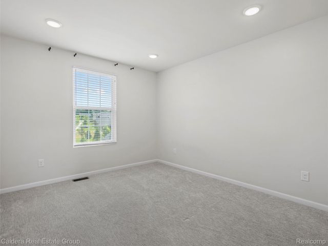 4132 Walcott Drive, Lake Orion Village, MI 48359