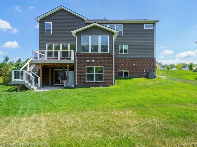 4132 Walcott Drive, Lake Orion Village, MI 48359