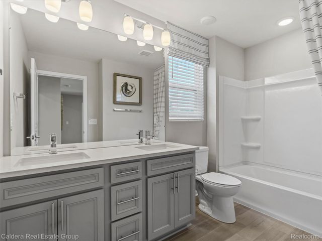 4132 Walcott Drive, Lake Orion Village, MI 48359