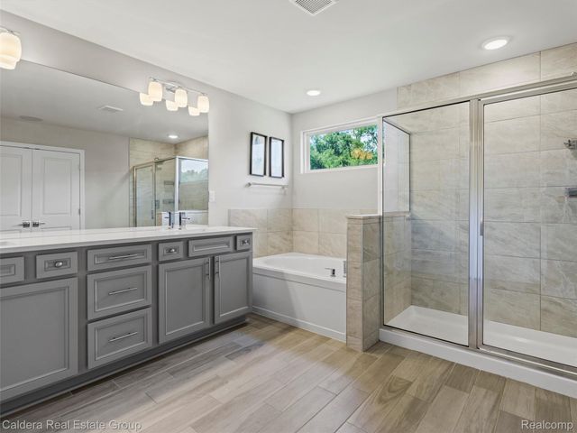 4132 Walcott Drive, Lake Orion Village, MI 48359