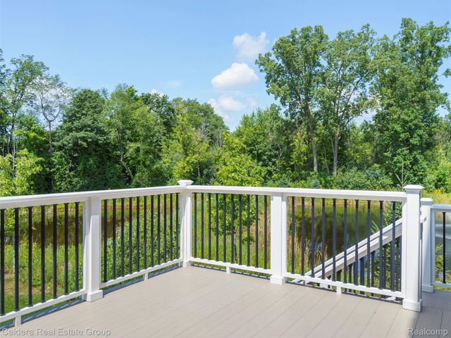 4132 Walcott Drive, Lake Orion Village, MI 48359