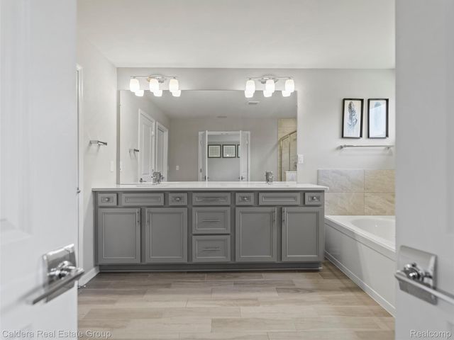 4132 Walcott Drive, Lake Orion Village, MI 48359