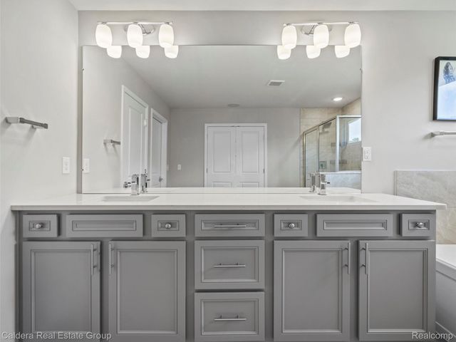 4132 Walcott Drive, Lake Orion Village, MI 48359