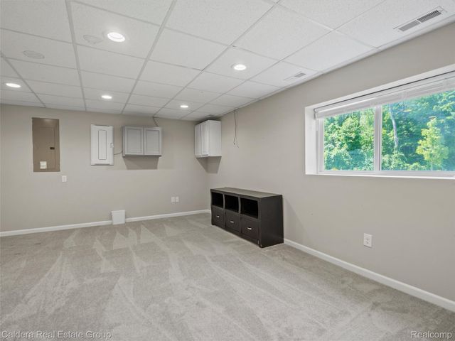 4132 Walcott Drive, Lake Orion Village, MI 48359