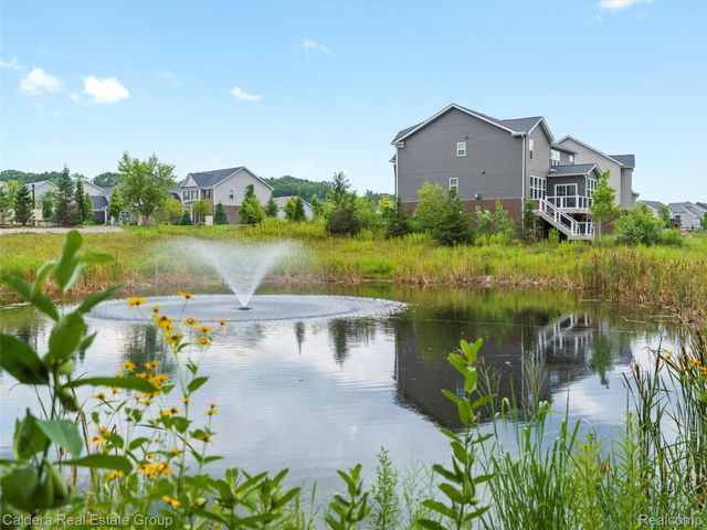 4132 Walcott Drive, Lake Orion Village, MI 48359