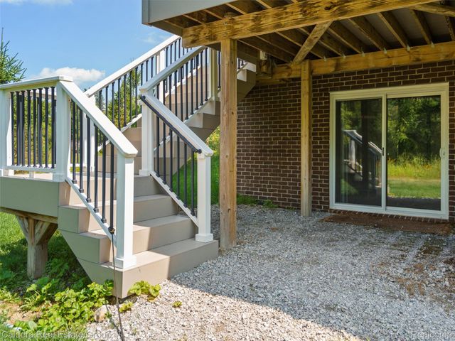 4132 Walcott Drive, Lake Orion Village, MI 48359