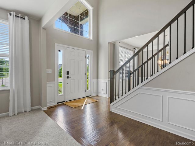 4132 Walcott Drive, Lake Orion Village, MI 48359