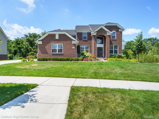 4132 Walcott Drive, Lake Orion Village, MI 48359