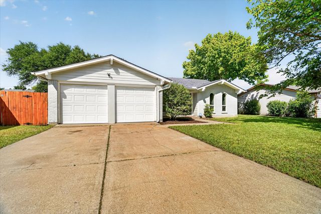 404 NW Wintercrest Road, Burleson, TX 76028