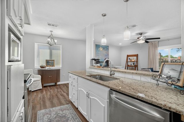 404 NW Wintercrest Road, Burleson, TX 76028