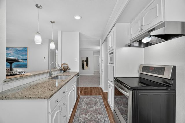 404 NW Wintercrest Road, Burleson, TX 76028