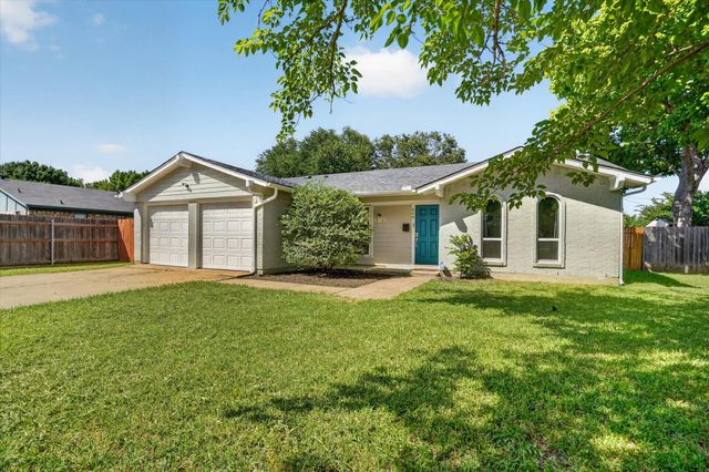 404 NW Wintercrest Road, Burleson, TX 76028