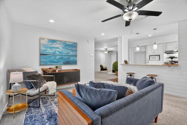 404 NW Wintercrest Road, Burleson, TX 76028