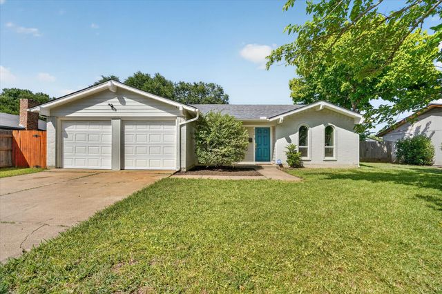 404 NW Wintercrest Road, Burleson, TX 76028