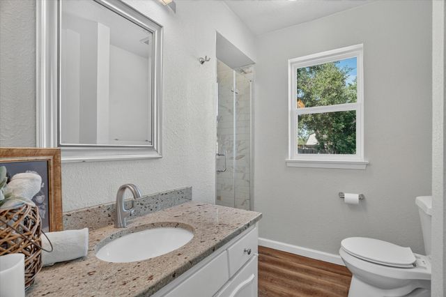 404 NW Wintercrest Road, Burleson, TX 76028