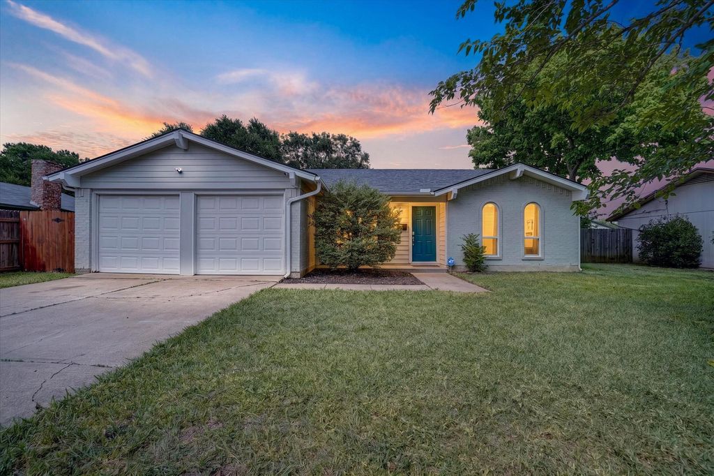 404 NW Wintercrest Road, Burleson, TX 76028