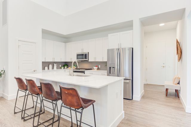 555 Lakeview Parkway, Vernon Hills, IL 60061