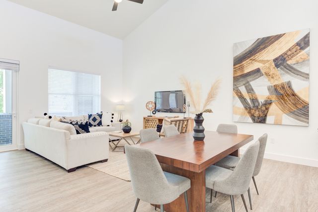 555 Lakeview Parkway, Vernon Hills, IL 60061