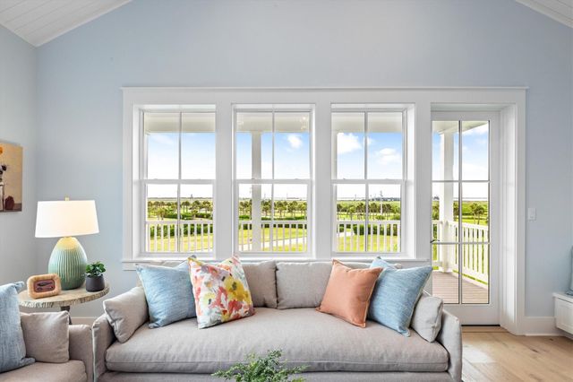 2602 E Seaside Drive, Galveston, TX 77550