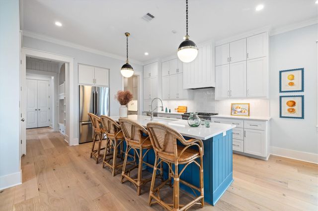 2602 E Seaside Drive, Galveston, TX 77550