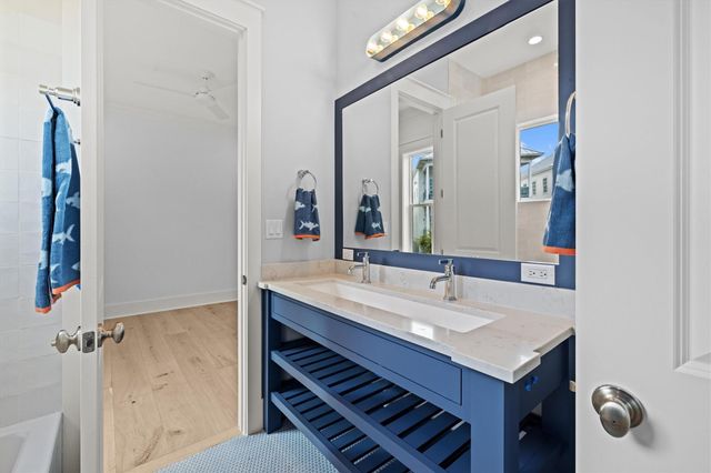 2602 E Seaside Drive, Galveston, TX 77550